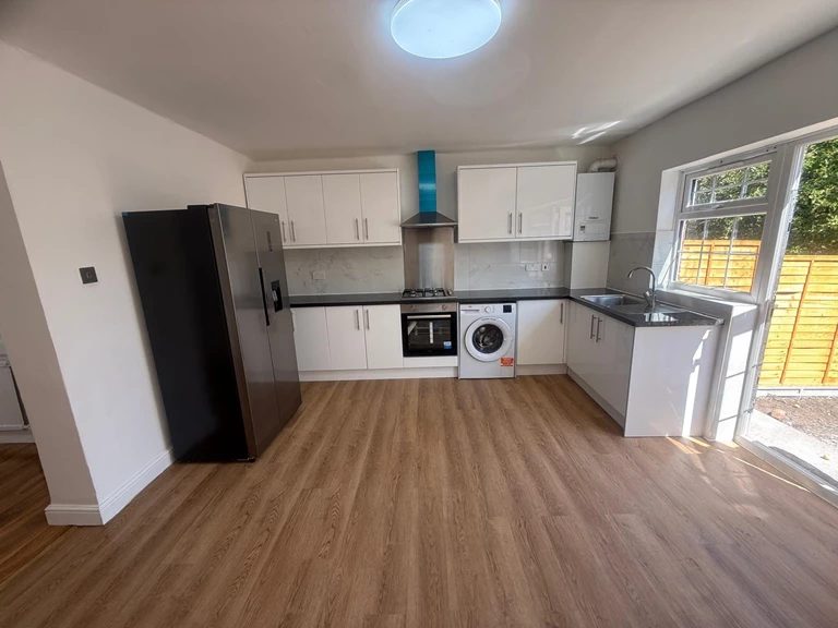 4 bed flat in Willesden