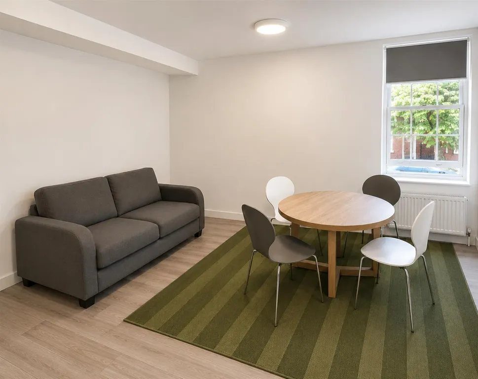 2 bed flat in Acton, photo 3