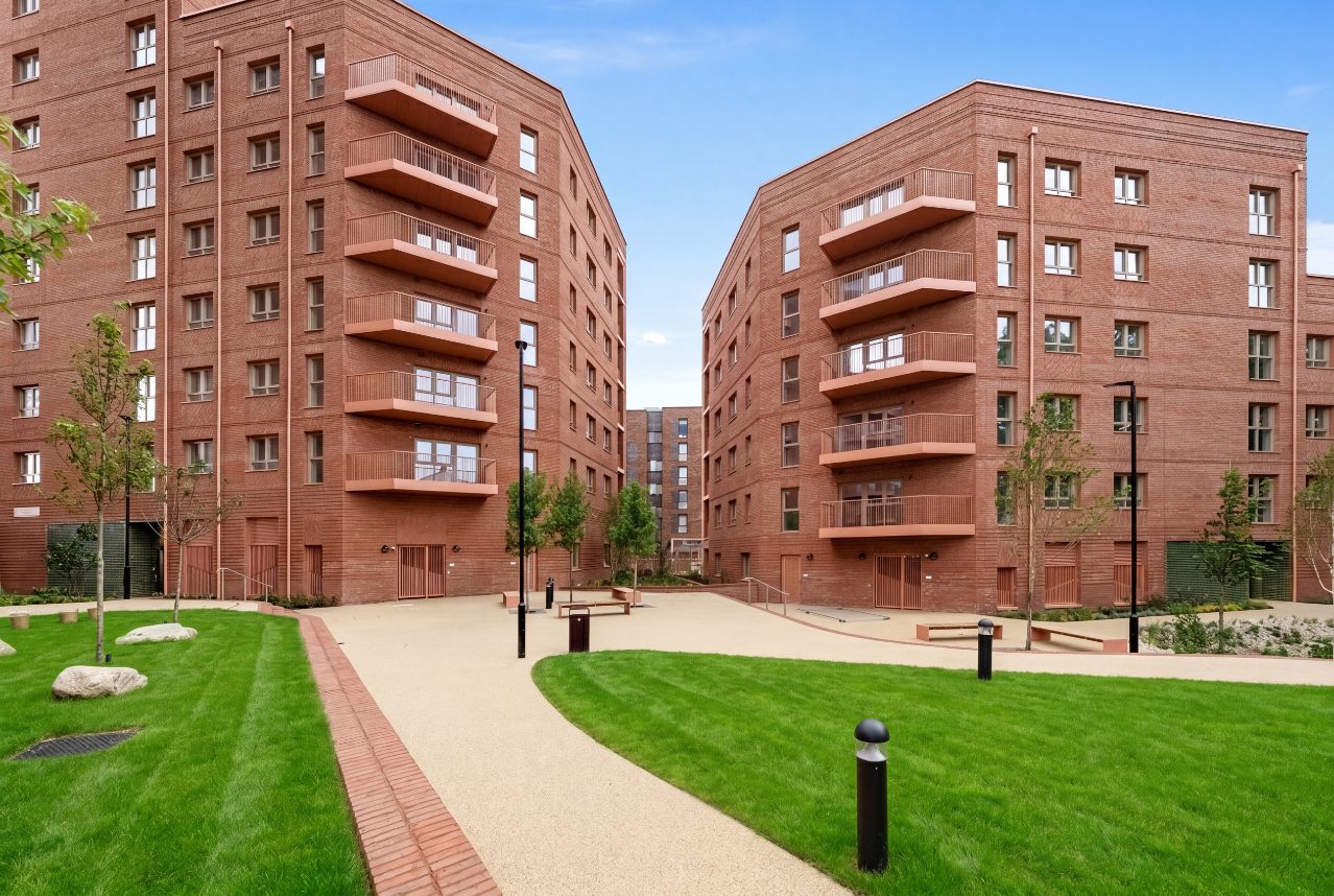 2 bed apartment in Kilburn, photo 2