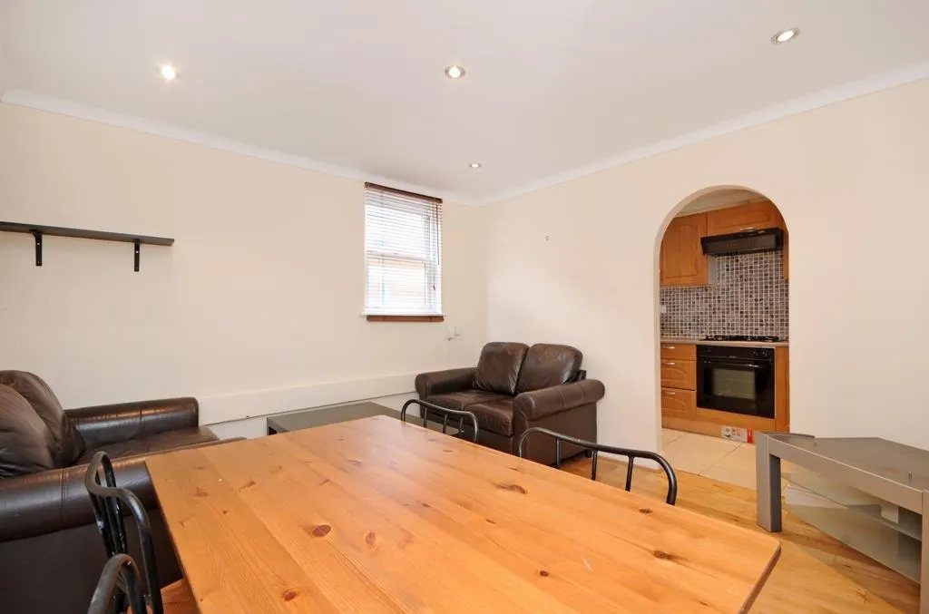 1 bed flat in Ladbroke Grove, photo 2