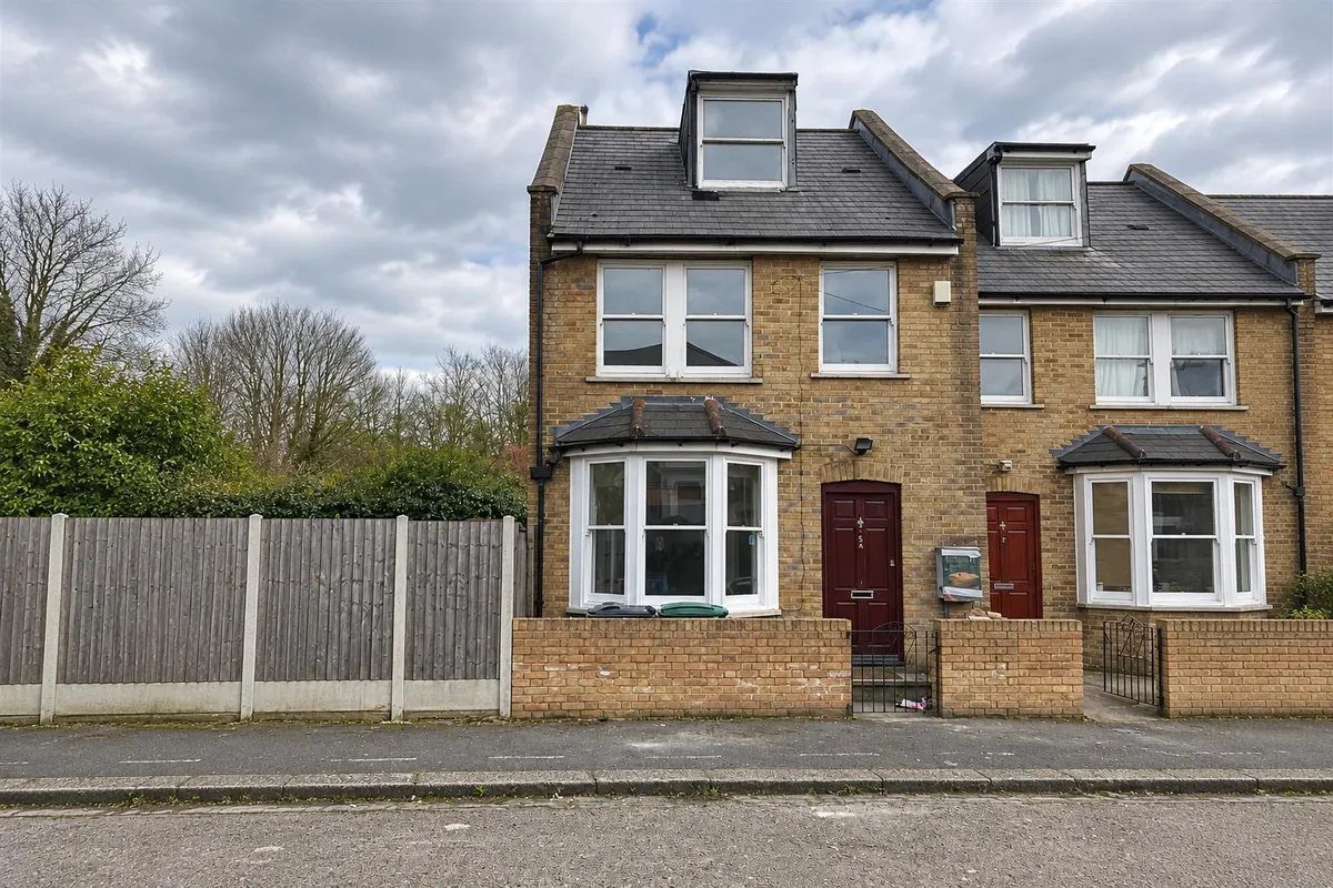 3 bed house in Finsbury Park