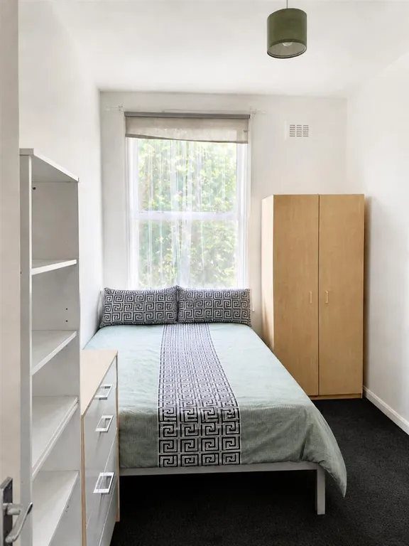 2 bed flat in Maida Vale, photo 3