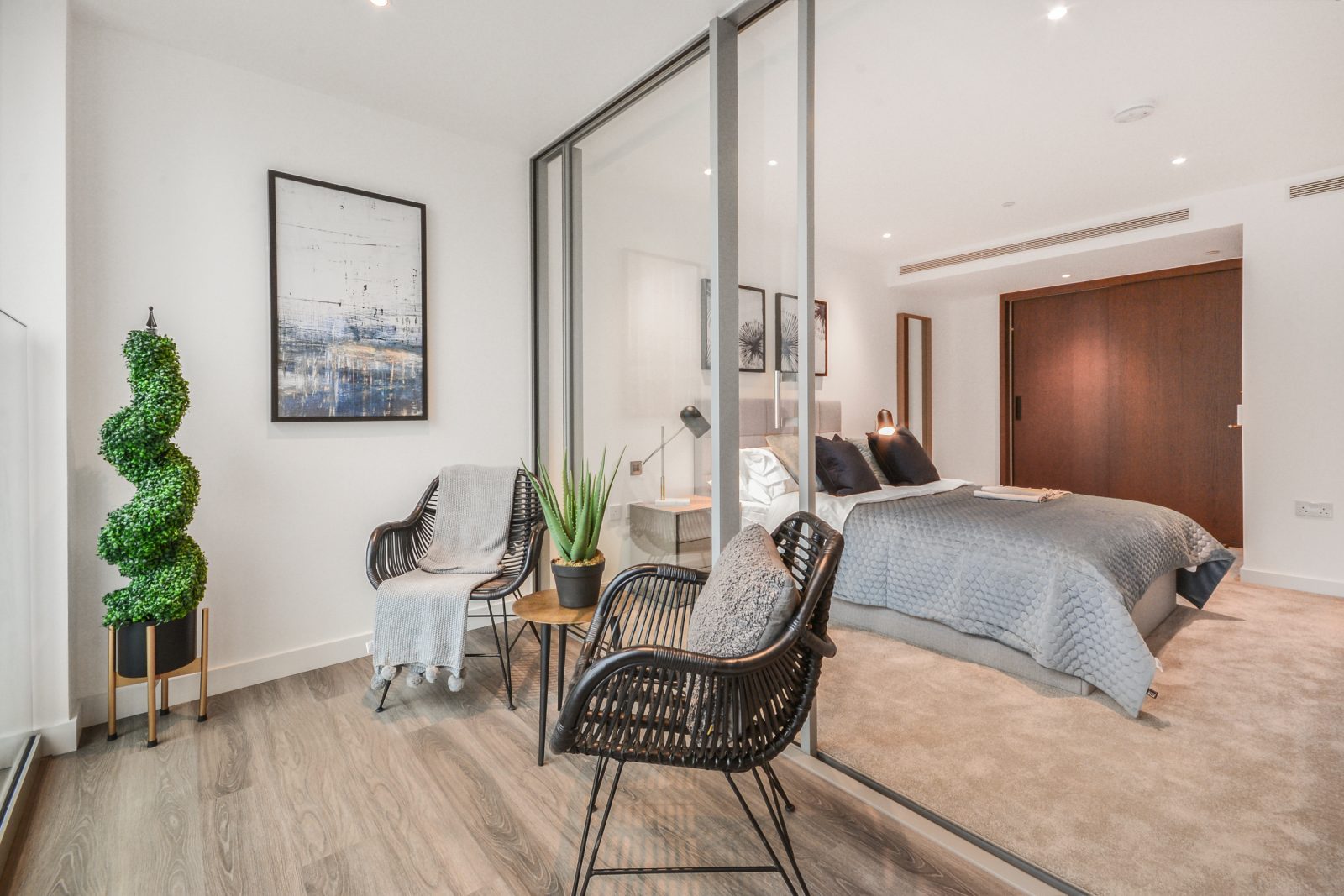 2 bed apartment in Canary Wharf, photo 11