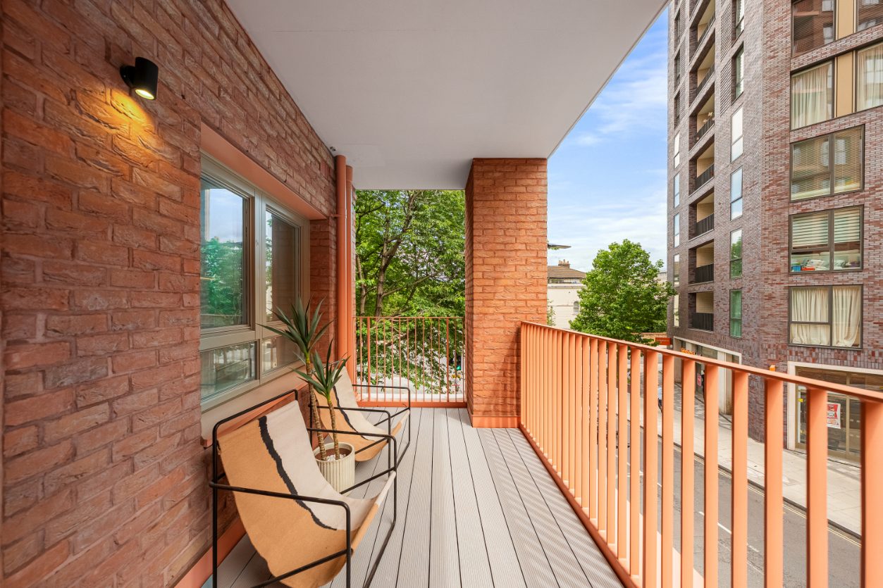 2 bed apartment in Kilburn, photo 11