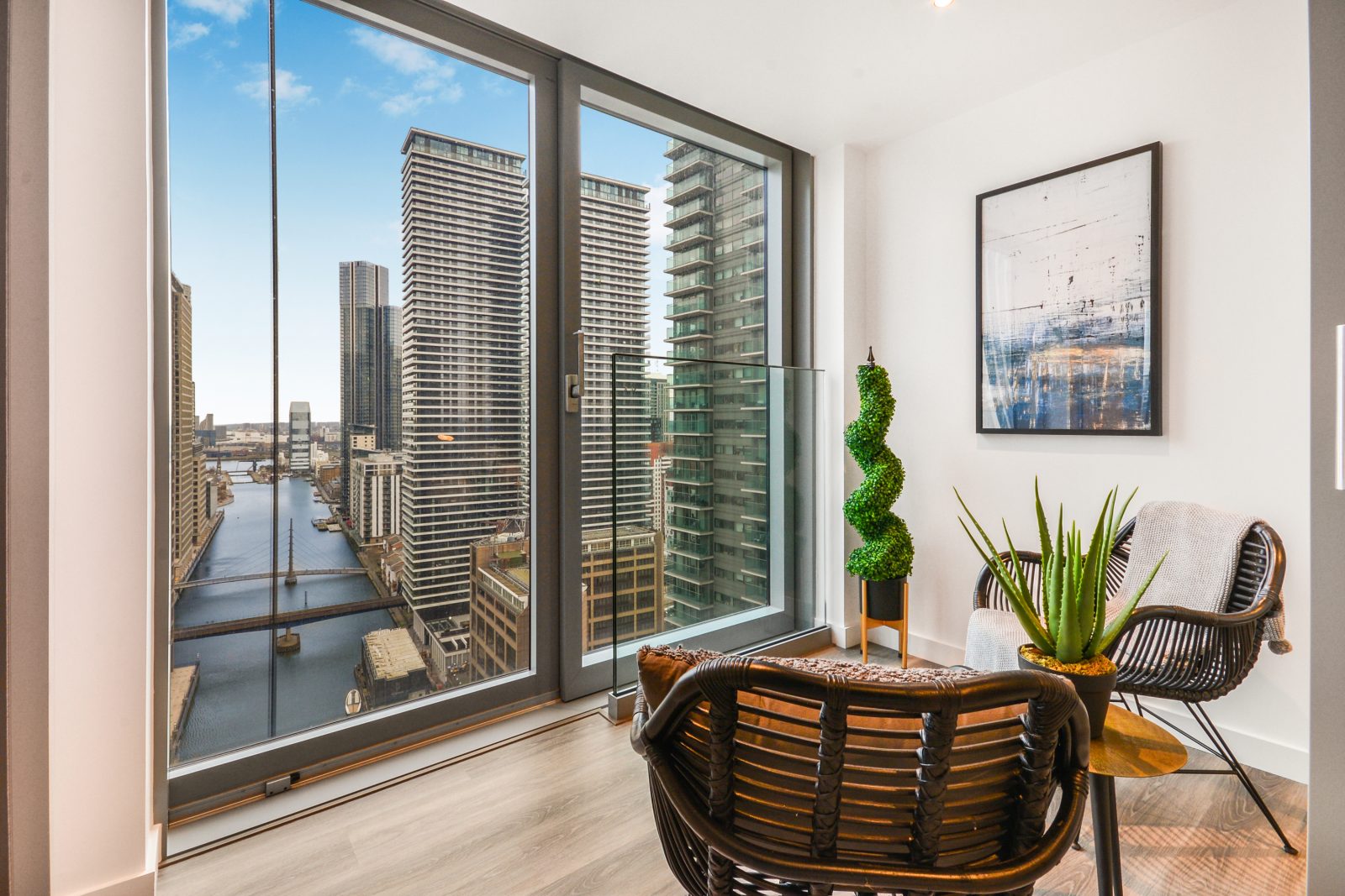 2 bed apartment in Canary Wharf, photo 6