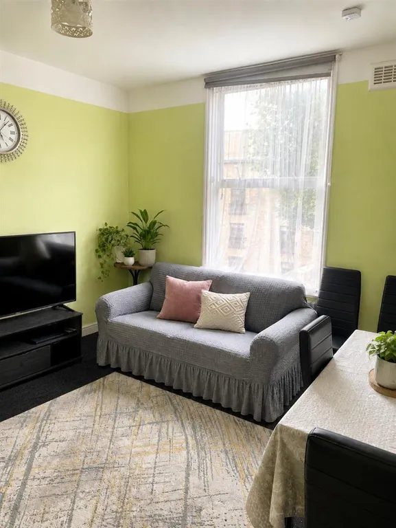 2 bed flat in Maida Vale
