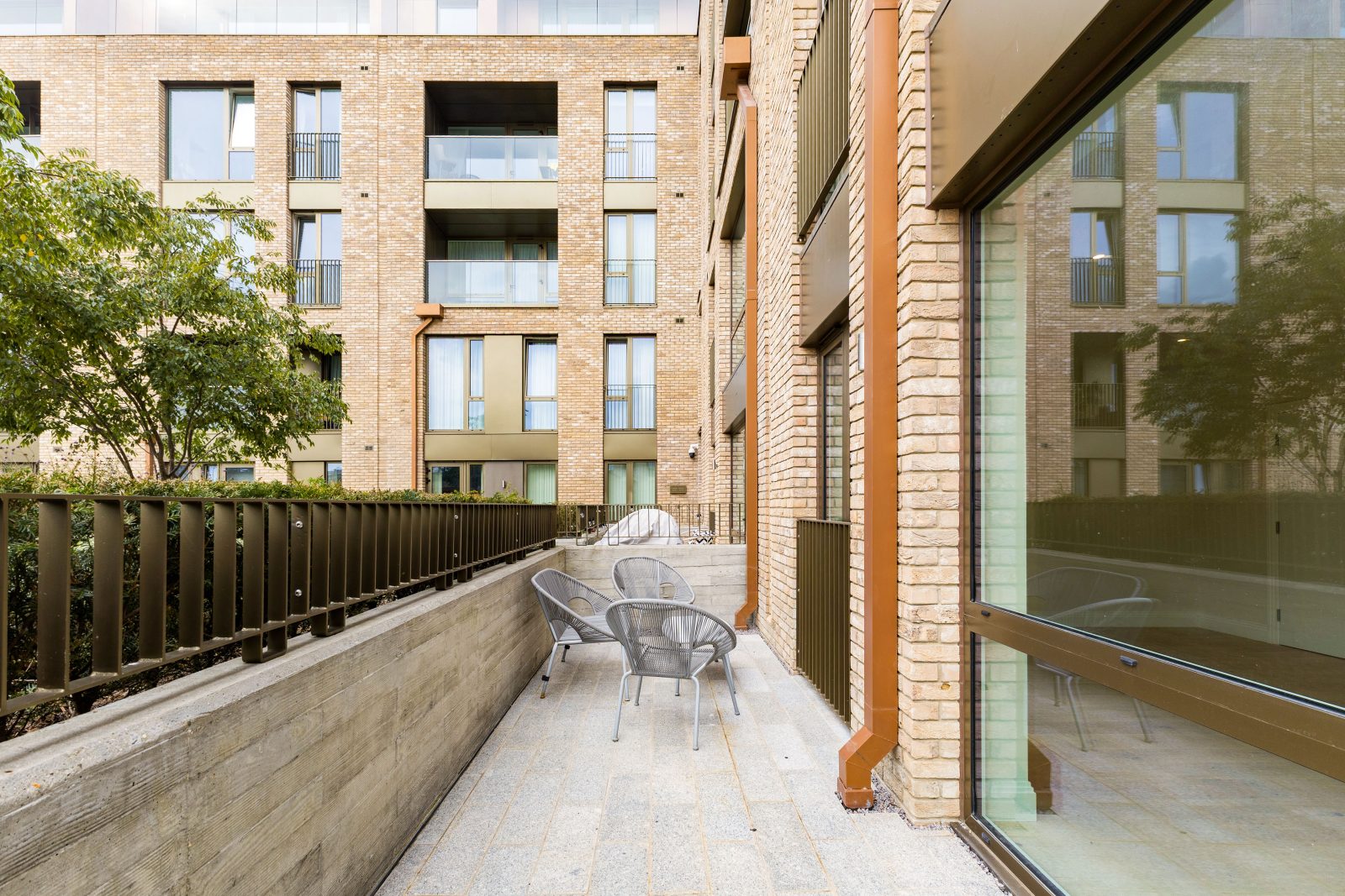 2 bed house in Mill Hill, photo 11