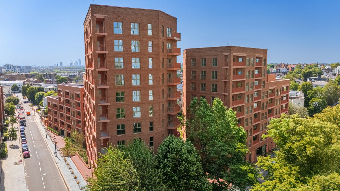 2 bed apartment in Kilburn, photo 12