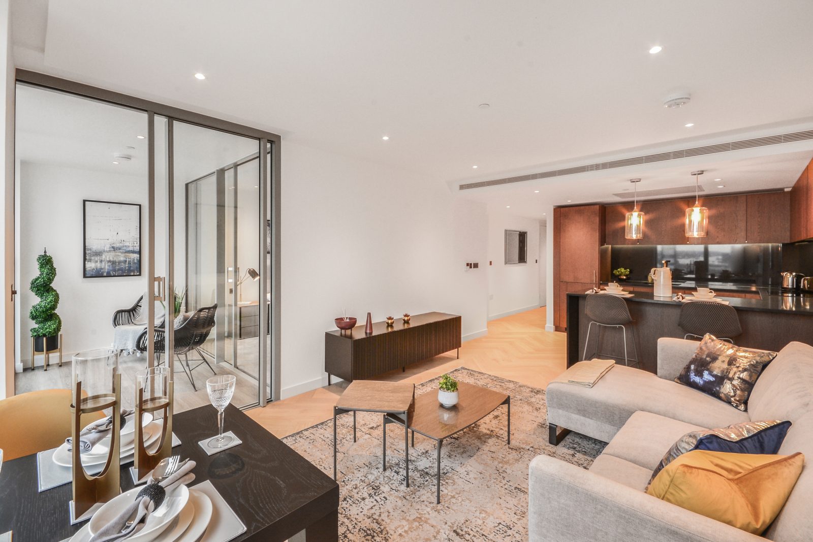 2 bed apartment in Canary Wharf, photo 9